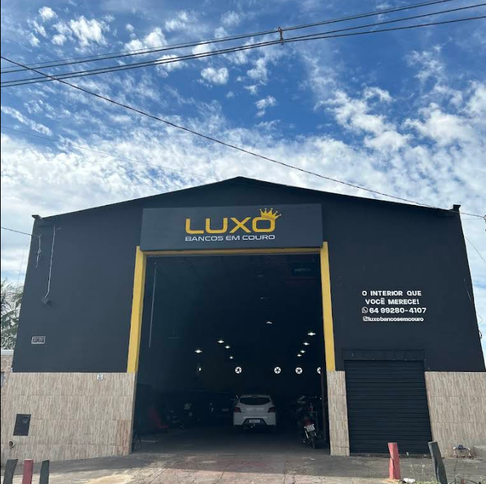 Fachada da loja Luxo Bancos em Couro em Caldas Novas