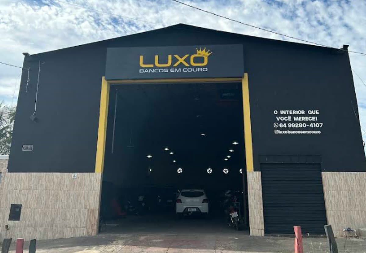 Fachada da loja Luxo Bancos em Couro em Caldas Novas